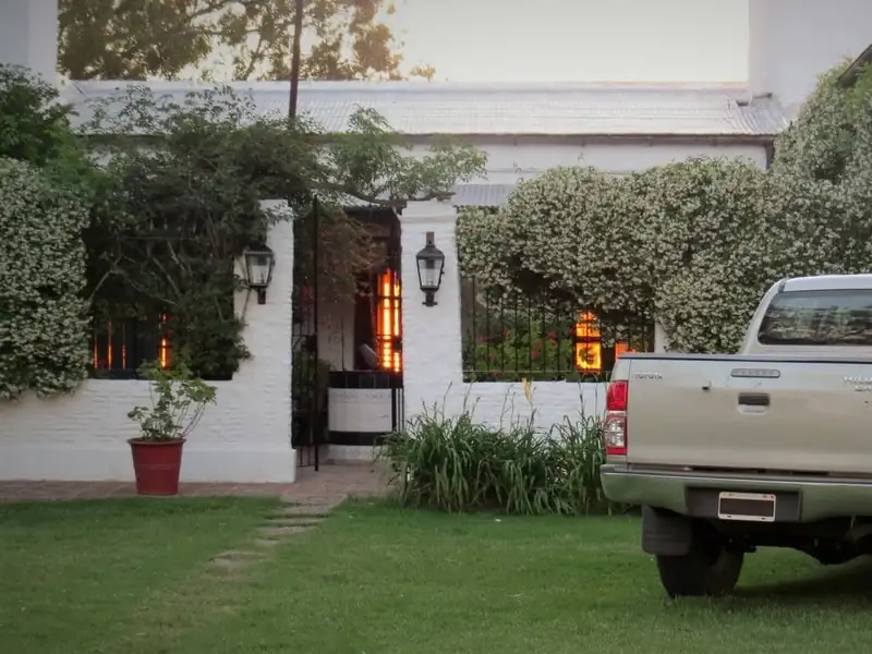 Estancia El Carmen dining service